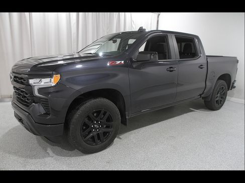 Used 2024 Chevrolet Silverado 1500 RST w/ Convenience Package II AWD/4WD image 3