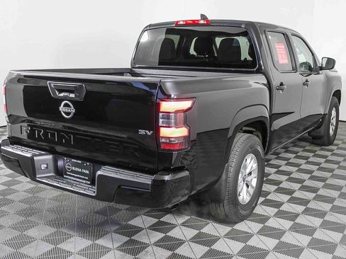 Used 2024 Nissan Frontier SV image 8