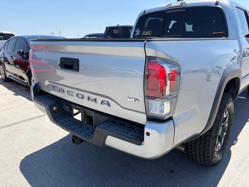 Used 2022 Toyota Tacoma TRD Off-Road w/ Technology Package RWD image 4
