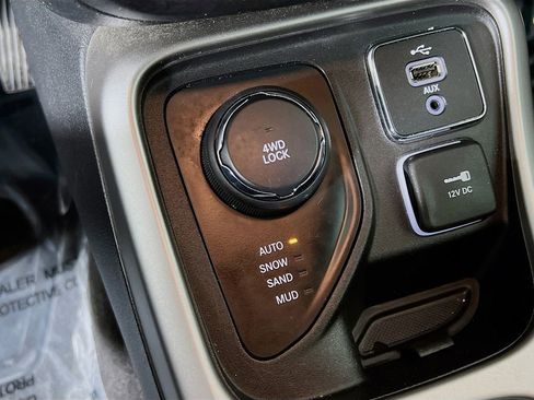 Used 2017 Jeep Compass Latitude w/ Popular Equipment Group image 32