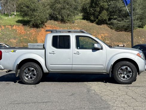 Used 2017 Nissan Frontier PRO-4X w/ Pro-4x Luxury Package AWD/4WD image 3