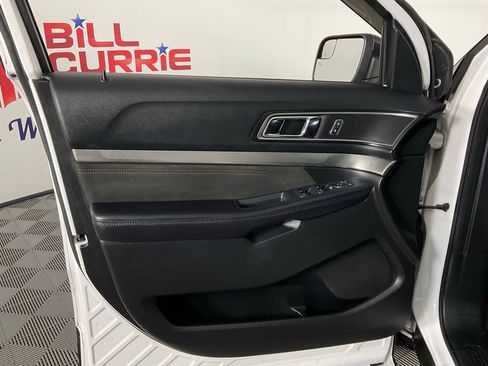 Used 2018 Ford Explorer XLT w/ Equipment Group 202A image 12