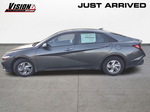 Certified 2026 Hyundai Elantra SE FWD image 2