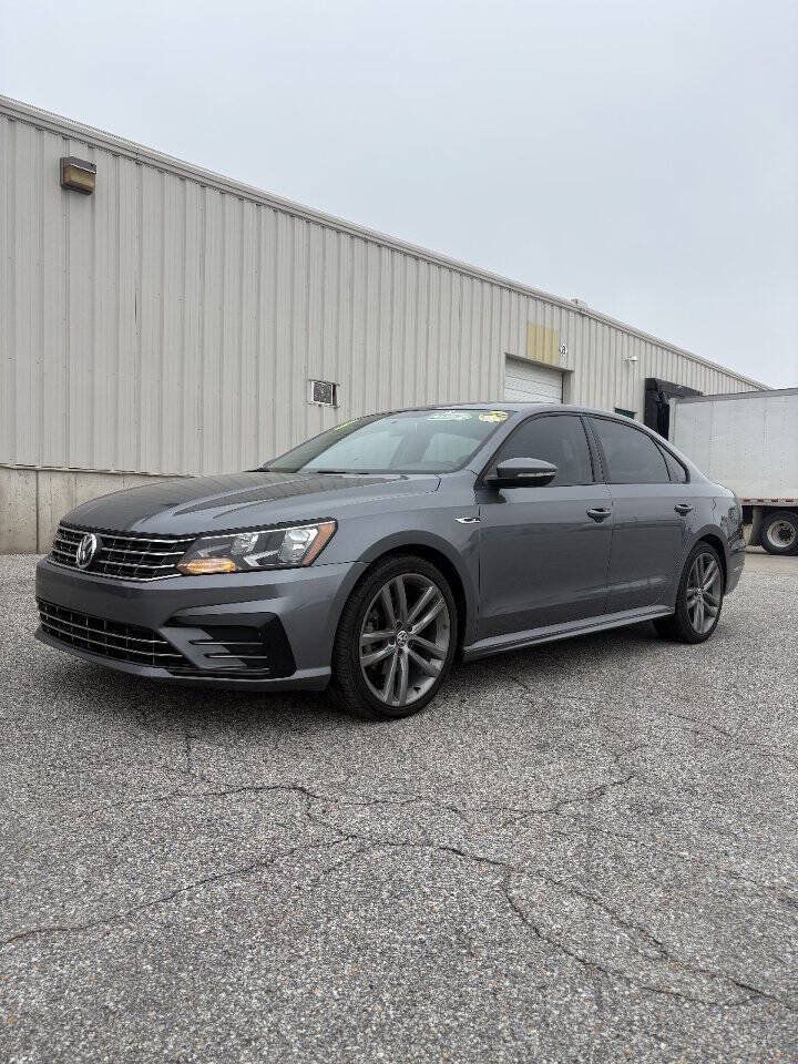 Used 2018 Volkswagen Passat 2.0T S FWD image 2