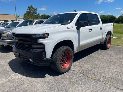 Used 2020 Chevrolet Silverado 1500 LT Trail Boss w/ Convenience Package AWD/4WD image 2