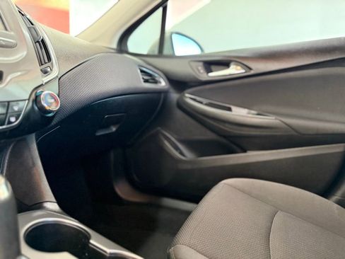 Used 2018 Chevrolet Cruze LT image 39