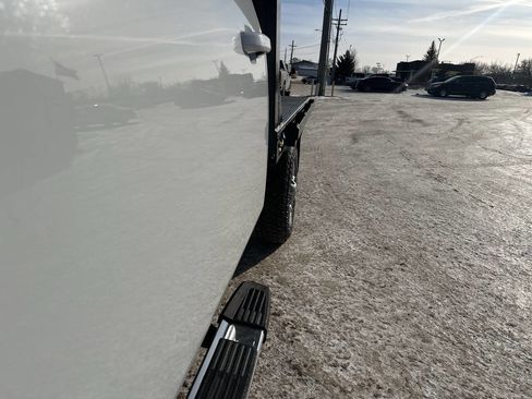 Used 2024 Chevrolet Silverado 2500 LT w/ Convenience Package image 18