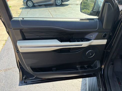 Used 2019 Ford Expedition Platinum RWD image 25