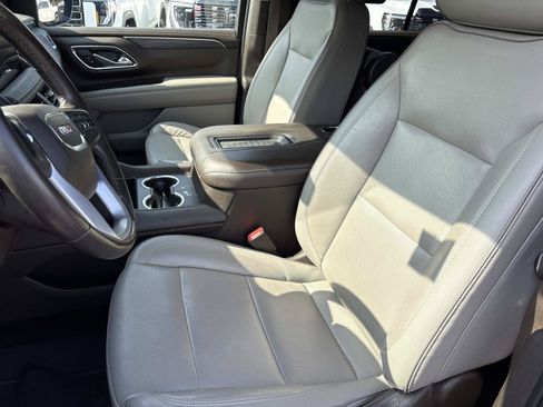 Used 2021 GMC Yukon SLT w/ Rear Media and Nav Package AWD/4WD image 16