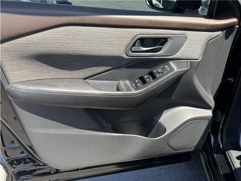 Used 2021 Nissan Rogue S FWD image 12