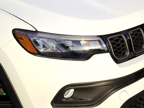 New 2026 Jeep Compass Latitude image 2