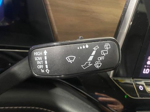 Used 2024 Volkswagen Atlas SE AWD/4WD image 24
