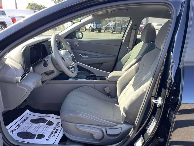 Used 2022 Hyundai Elantra Blue FWD image 16