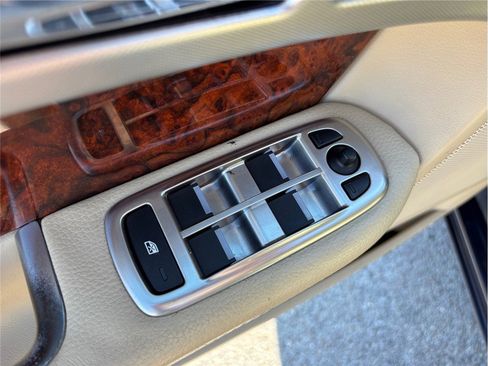 Used 2015 Jaguar XF Premium RWD image 24
