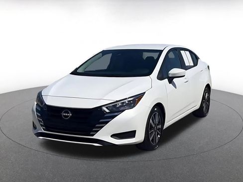 Used 2025 Nissan Versa SV FWD image 7