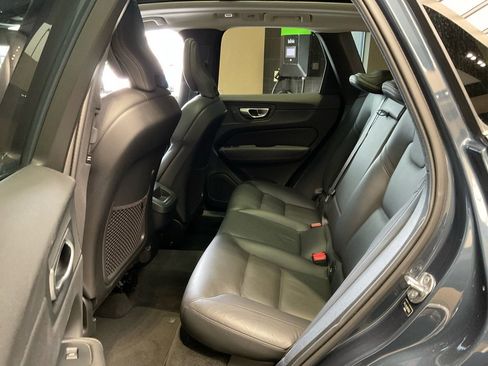 Used 2024 Volvo XC60 B5 Plus image 22