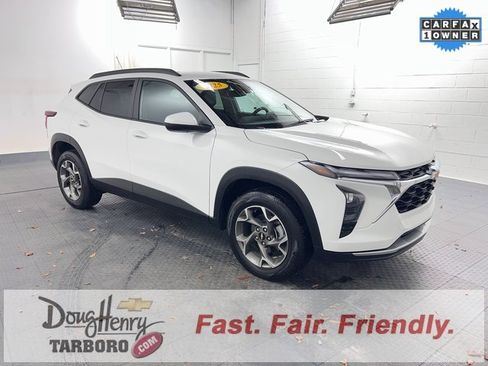 Used 2025 Chevrolet Trax LT image 3