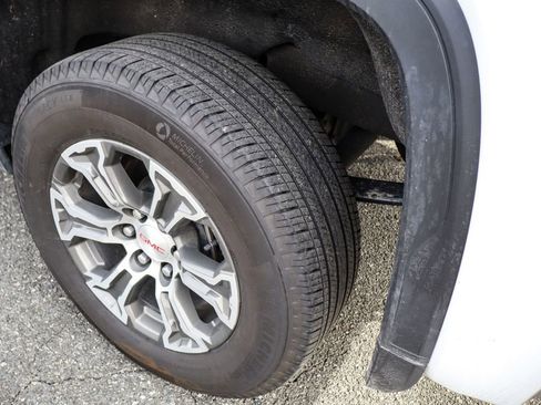 Certified 2025 GMC Sierra 1500 SLT image 40