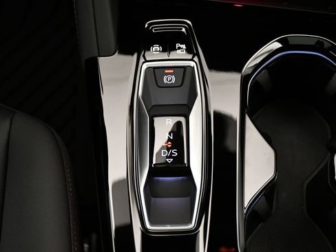 Used 2025 Audi Q5 Premium w/ Convenience Package image 30