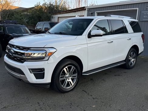 Used 2022 Ford Expedition Limited AWD/4WD image 3