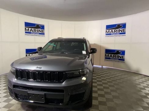 Used 2023 Jeep Grand Cherokee L Limited w/ Luxury Tech Group II AWD/4WD image 5