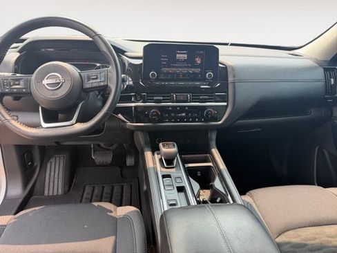 Used 2025 Nissan Pathfinder SV FWD image 10