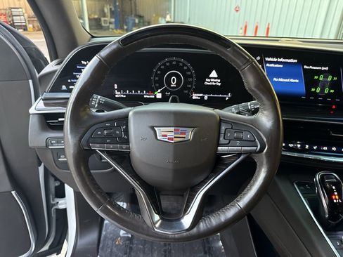 Used 2022 Cadillac Escalade Premium Luxury image 15