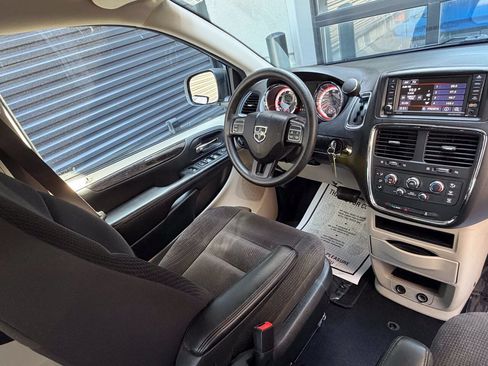 Used 2018 Dodge Grand Caravan SE w/ Power Convenience Group I FWD image 32