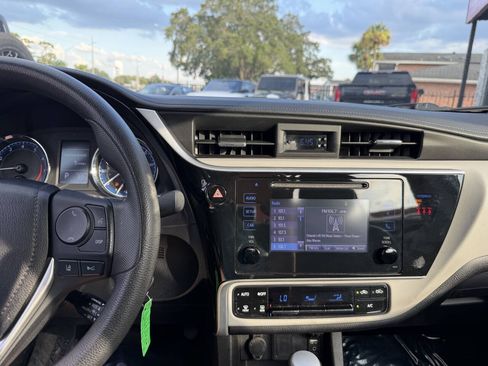 Used 2019 Toyota Corolla LE FWD image 11