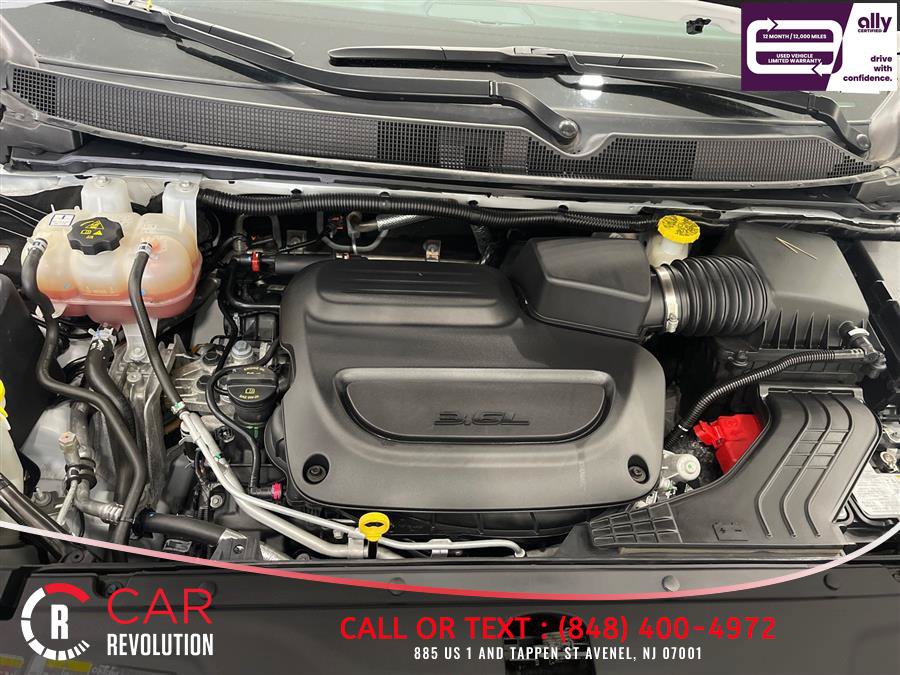 Used 2023 Chrysler Pacifica Touring-L FWD image 11