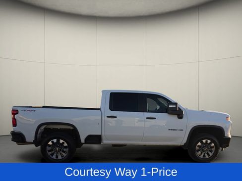 Used 2023 Chevrolet Silverado 2500 Custom w/ Custom Value Package AWD/4WD image 11