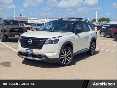 Used 2024 Nissan Pathfinder Platinum w/ Lighting Package (N92)