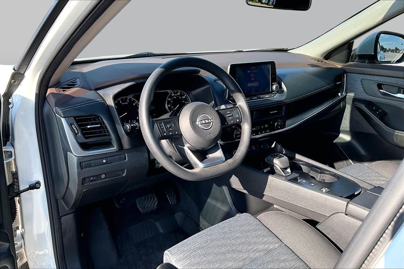 Used 2023 Nissan Rogue SV FWD image 18