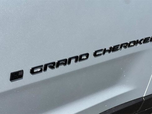 New 2025 Jeep Grand Cherokee L Altitude image 27