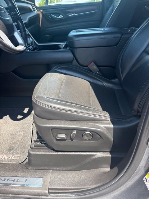 Used 2021 GMC Yukon Denali w/ Denali Ultimate Package AWD/4WD image 21