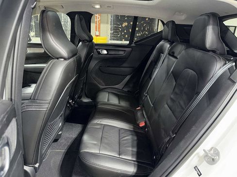 Used 2023 Volvo XC40 B5 Plus image 17
