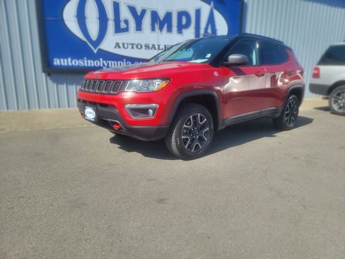 Used 2019 Jeep Compass Trailhawk AWD/4WD image 2