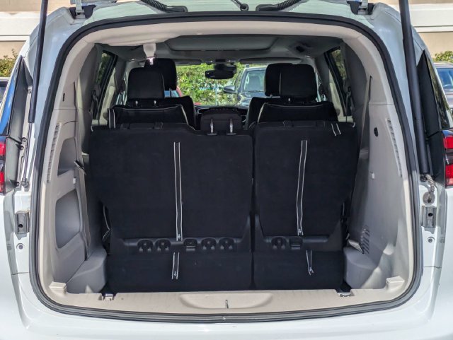 Used 2023 Chrysler Pacifica Limited FWD image 17