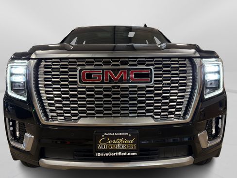 Used 2021 GMC Yukon Denali w/ Denali Premium Package AWD/4WD image 11
