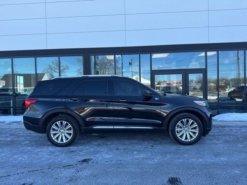 Used 2023 Ford Explorer Limited w/ Limited Technology Package image 2