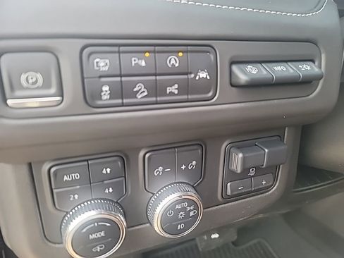 Used 2023 GMC Yukon Denali Ultimate image 16