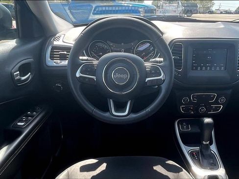 Used 2018 Jeep Compass Sport w/ Tech Group FWD image 5