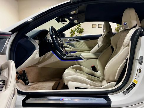 Used 2020 BMW M8 Convertible image 18