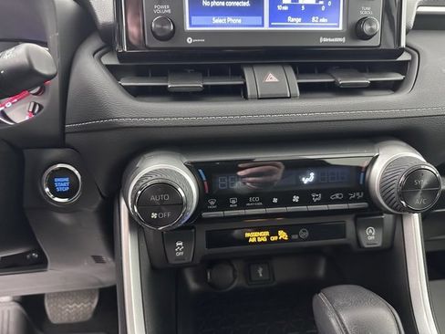 Used 2022 Toyota RAV4 XLE image 27