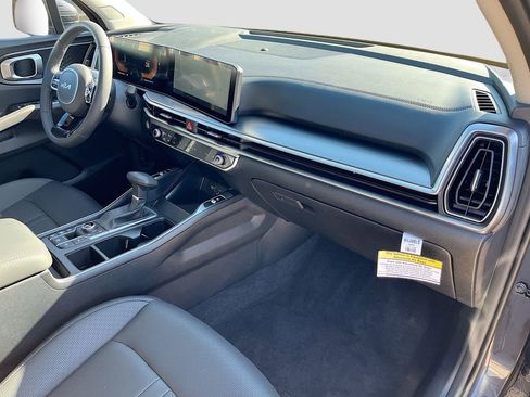 Certified 2025 Kia Sorento S AWD/4WD image 30