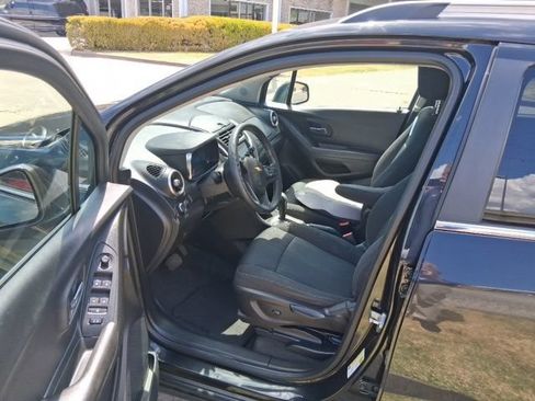 Used 2015 Chevrolet Trax LT w/ LPO, Cargo Package FWD image 8