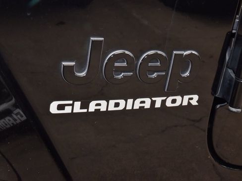 Used 2022 Jeep Gladiator Overland AWD/4WD image 39