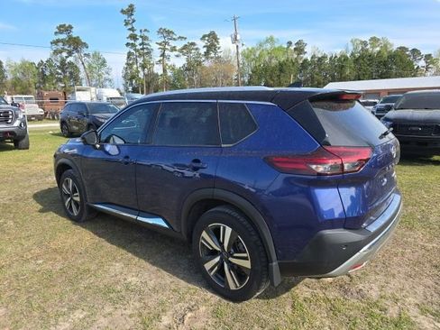 Used 2023 Nissan Rogue Platinum image 3