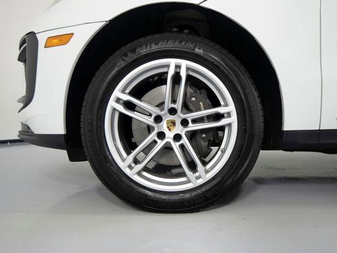 Certified 2025 Porsche Macan AWD/4WD image 14