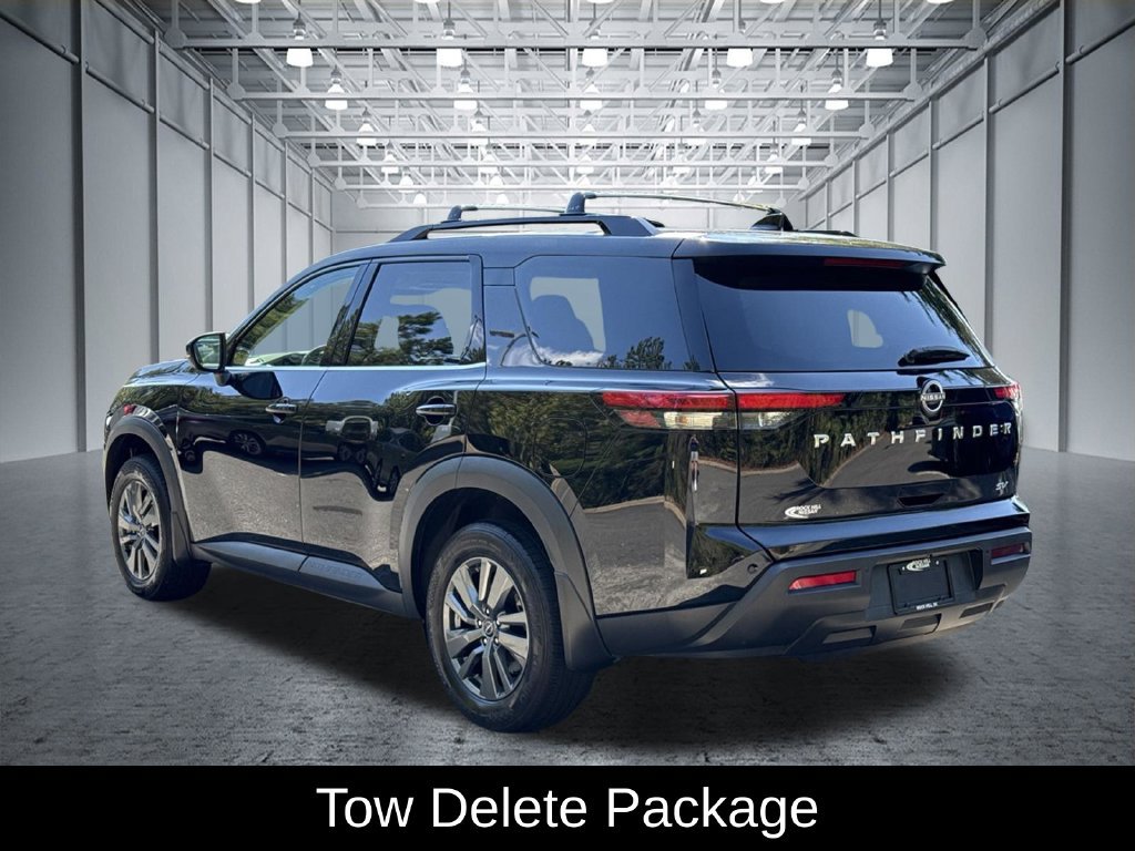 Certified 2024 Nissan Pathfinder SV w/ SV Premium Package FWD image 5
